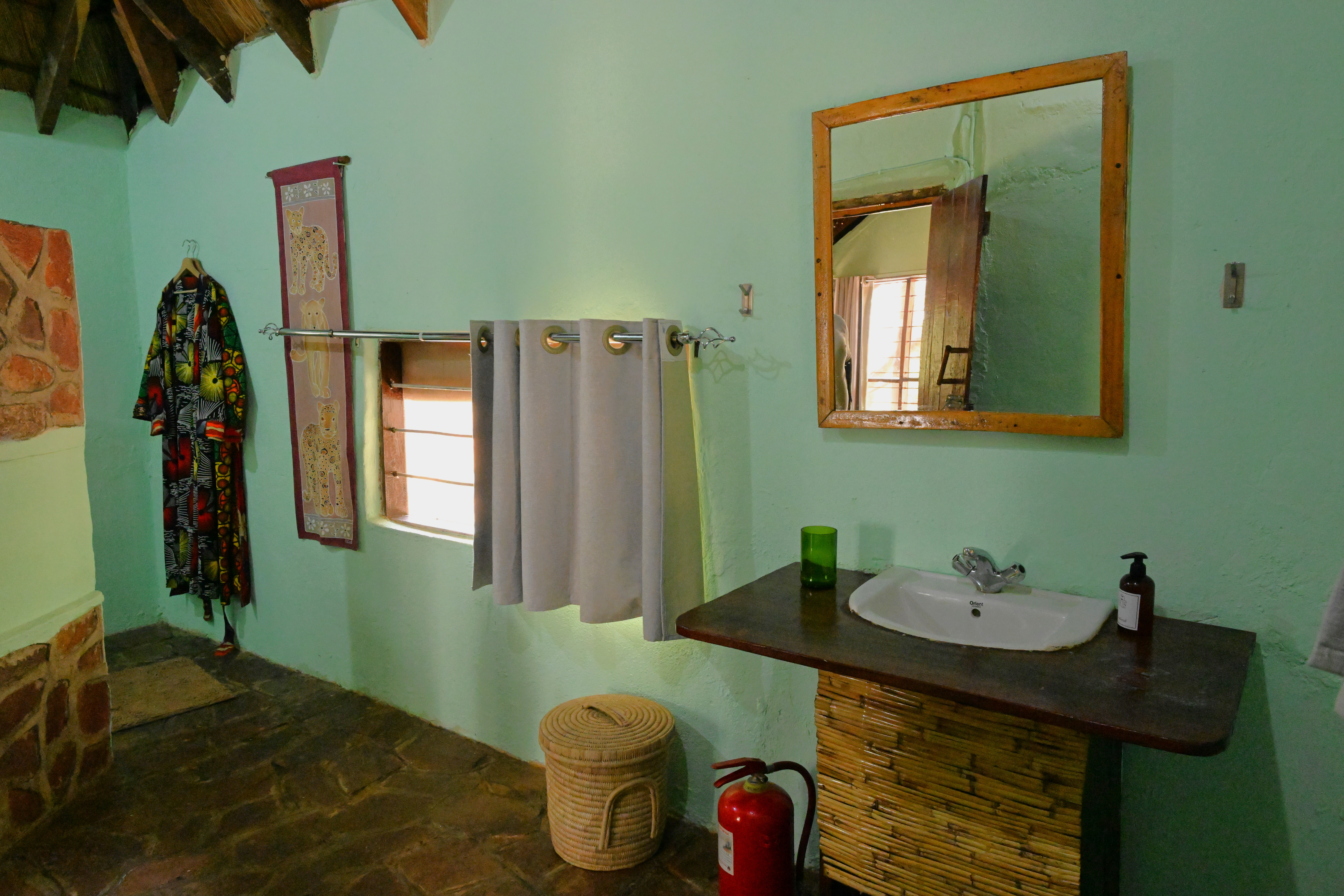Zikomo Main Lodge Safari Chalet - Image 7